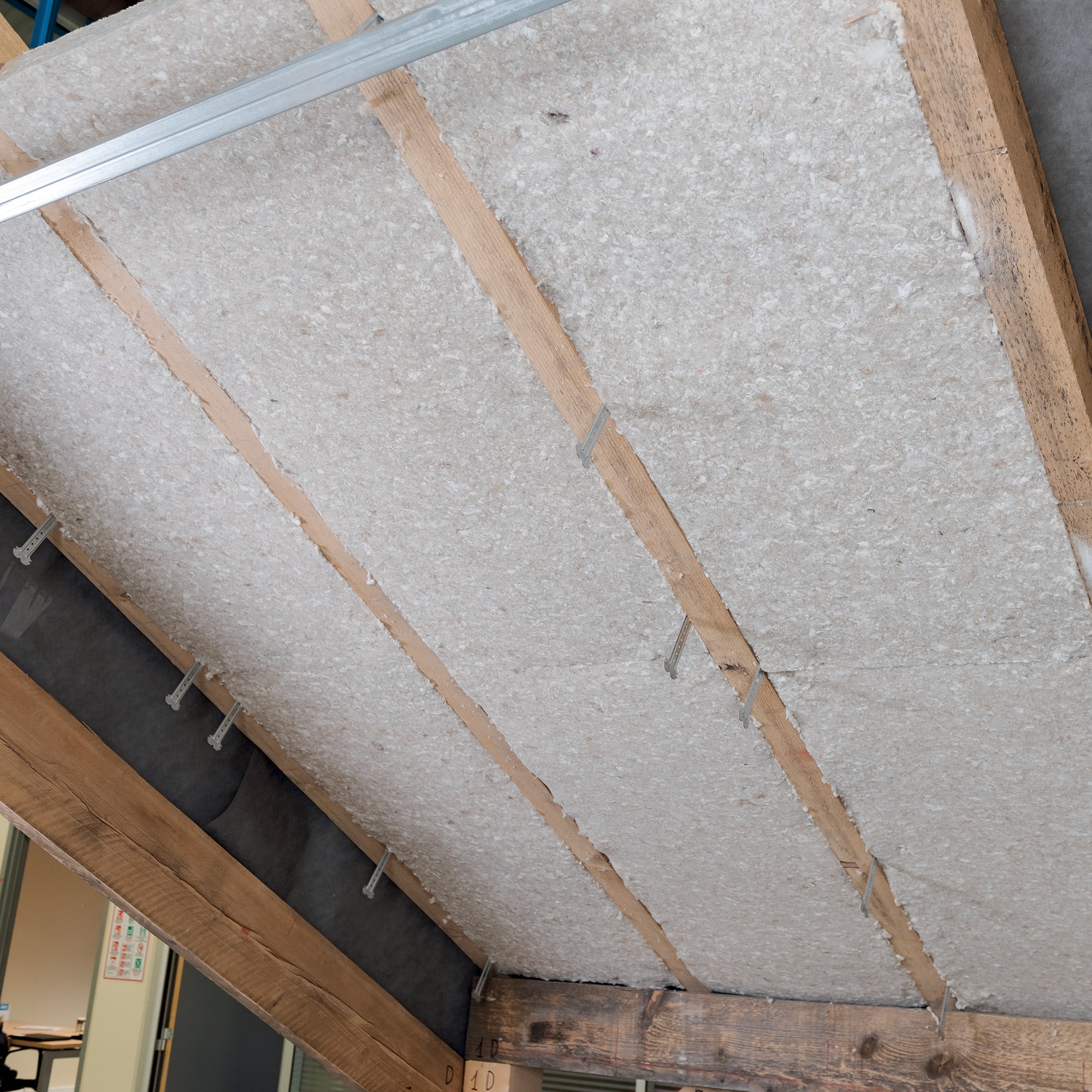 Mise en place aisée en rampants